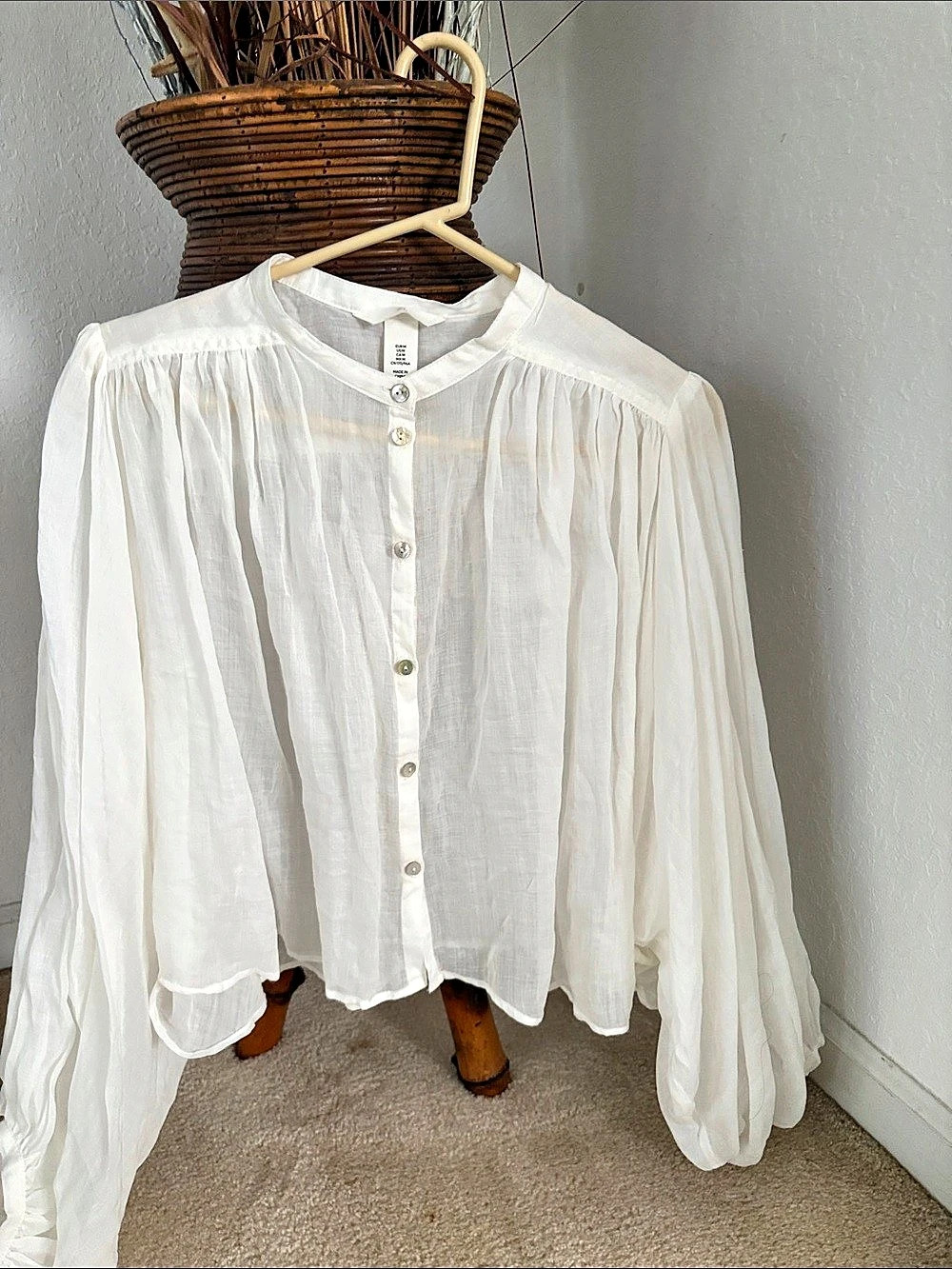 H&Medium Balloon-Sleeved Blouse White Puff Sleeve Size Medium